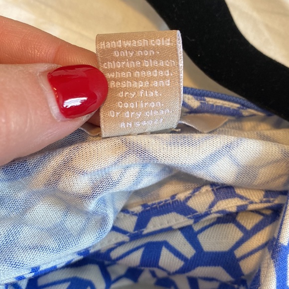 Banana Republic Blue & White Geometric Shape Cross Back Long Tank - Picture 5 of 5